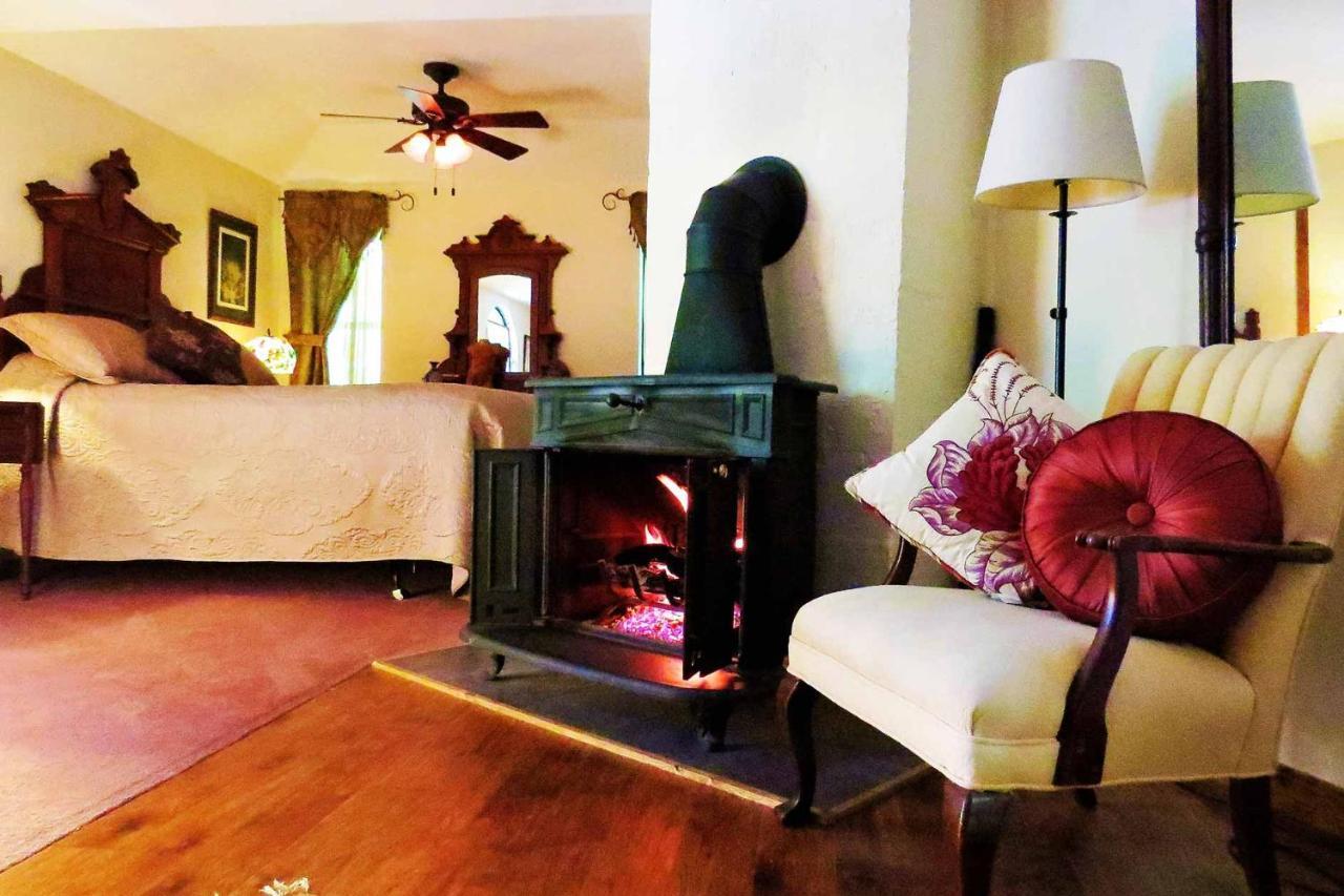 Benton Place Inn Eureka Springs Room photo